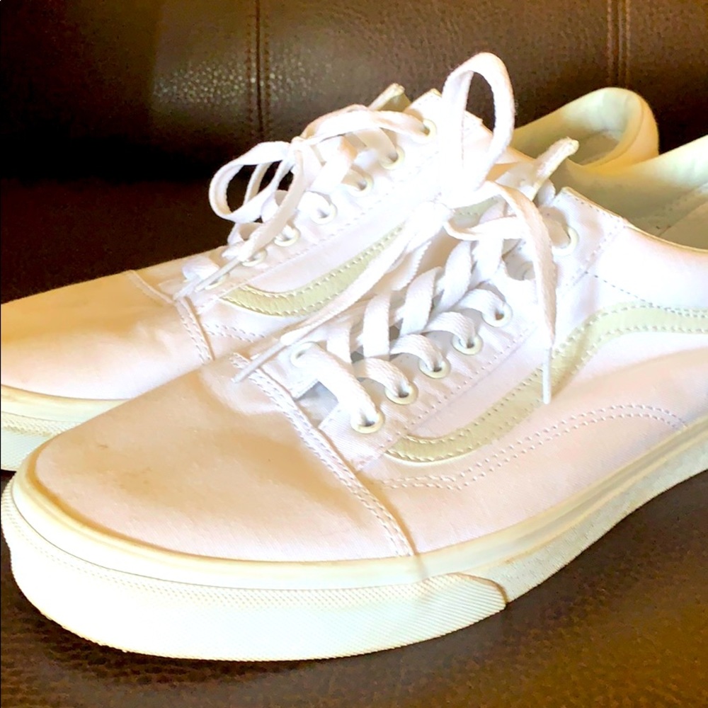 Men’s white low Vans